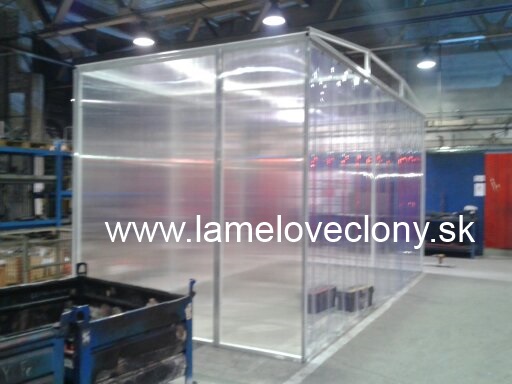 plastove priemyselne PVC zavesy - lamelove clony - ako predelenie priestoru - typ krabica