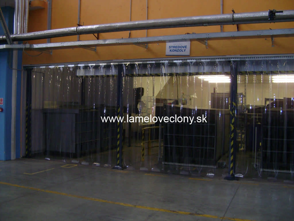plastove priemyselne PVC zavesy - lamelova clona - ako predelenie priestoru