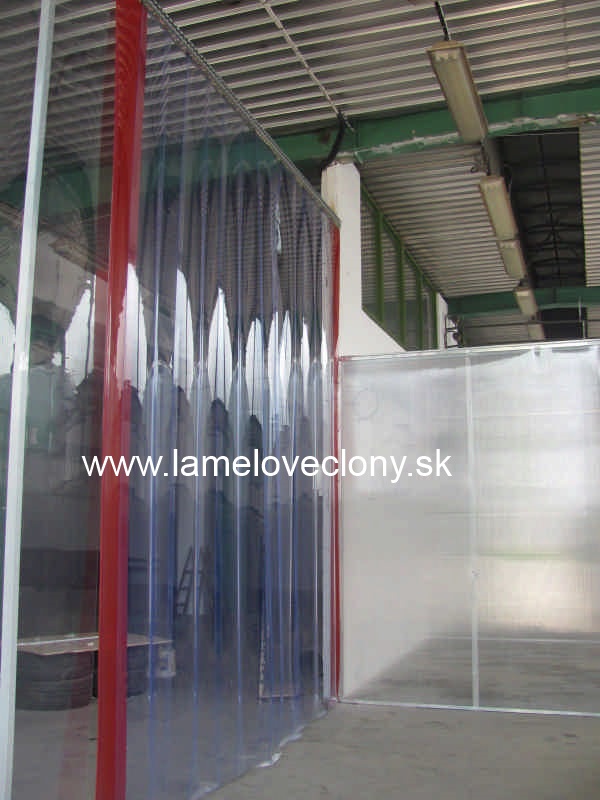 plastove priemyselne PVC zavesy - lamelove clony - ako predelenie priestoru